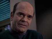 extant_StarTrek_VOY_6x24-LifeLine_03397.jpg