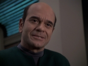 extant_StarTrek_VOY_6x24-LifeLine_03417.jpg