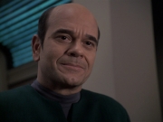 extant_StarTrek_VOY_6x24-LifeLine_03425.jpg