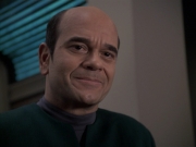 extant_StarTrek_VOY_6x24-LifeLine_03426.jpg