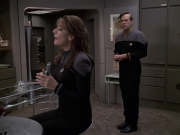 extant_StarTrek_VOY_6x24-LifeLine_03445.jpg