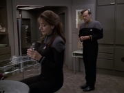 extant_StarTrek_VOY_6x24-LifeLine_03446.jpg