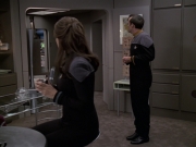 extant_StarTrek_VOY_6x24-LifeLine_03448.jpg