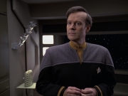 extant_StarTrek_VOY_6x24-LifeLine_03460.jpg
