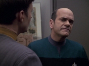 extant_StarTrek_VOY_6x24-LifeLine_03472.jpg