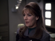 extant_StarTrek_VOY_6x24-LifeLine_03495.jpg