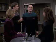 extant_StarTrek_VOY_6x24-LifeLine_03504.jpg