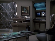 extant_StarTrek_VOY_6x24-LifeLine_03515.jpg