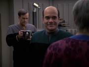 extant_StarTrek_VOY_6x24-LifeLine_03625.jpg