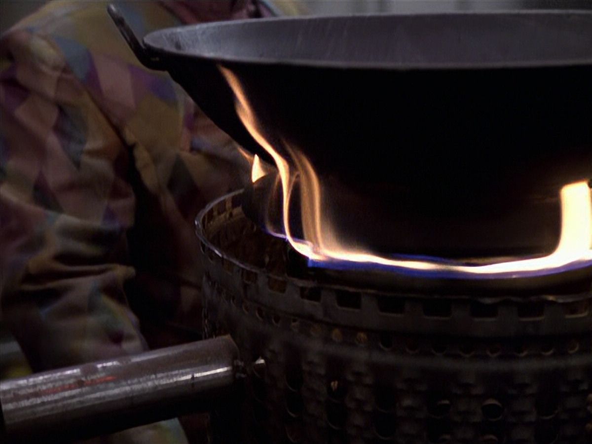 extant_StarTrek_VOY_6x25-TheHauntingOfDeckTwelve_00011.jpg