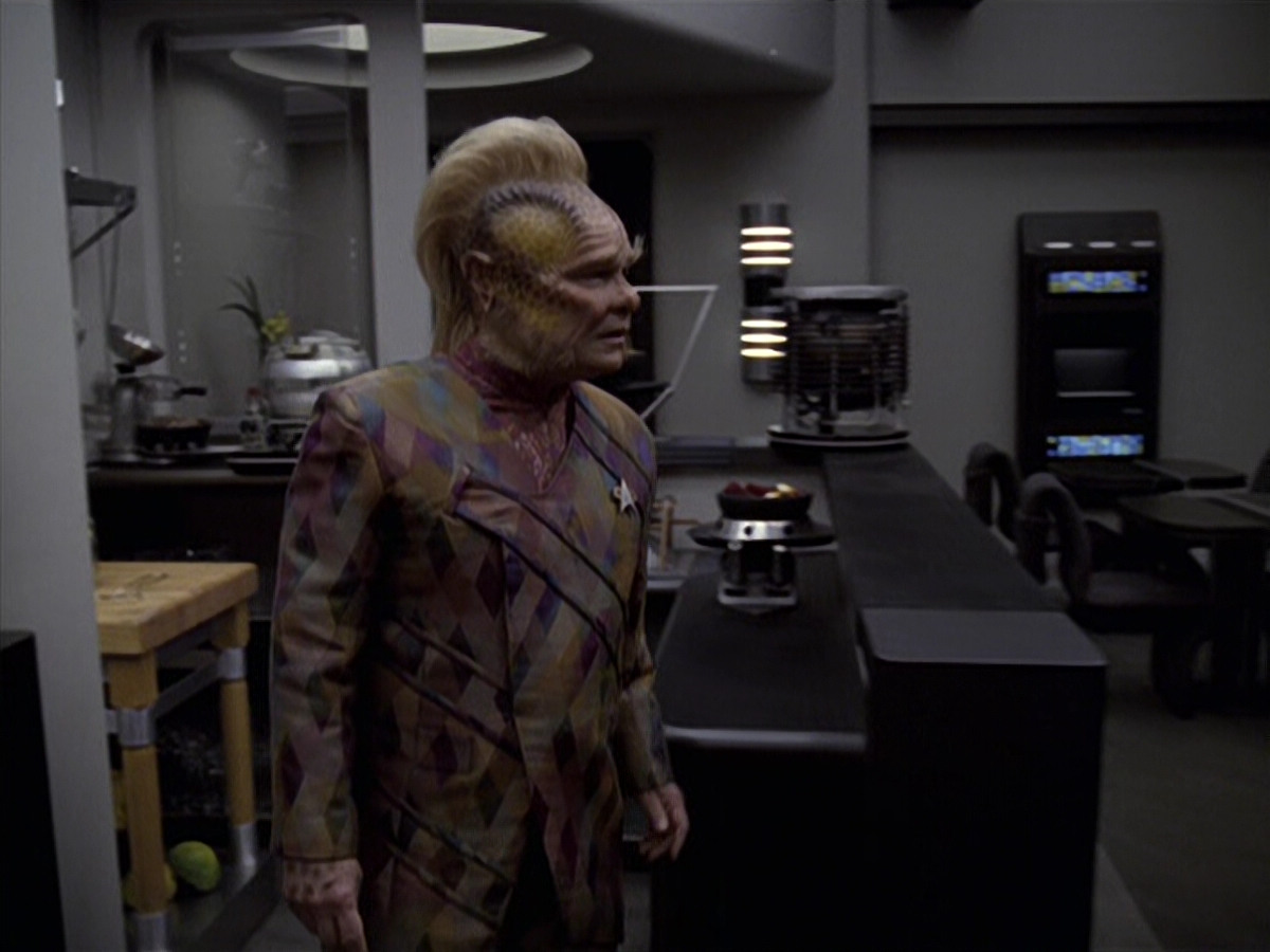 extant_StarTrek_VOY_6x25-TheHauntingOfDeckTwelve_00018.jpg