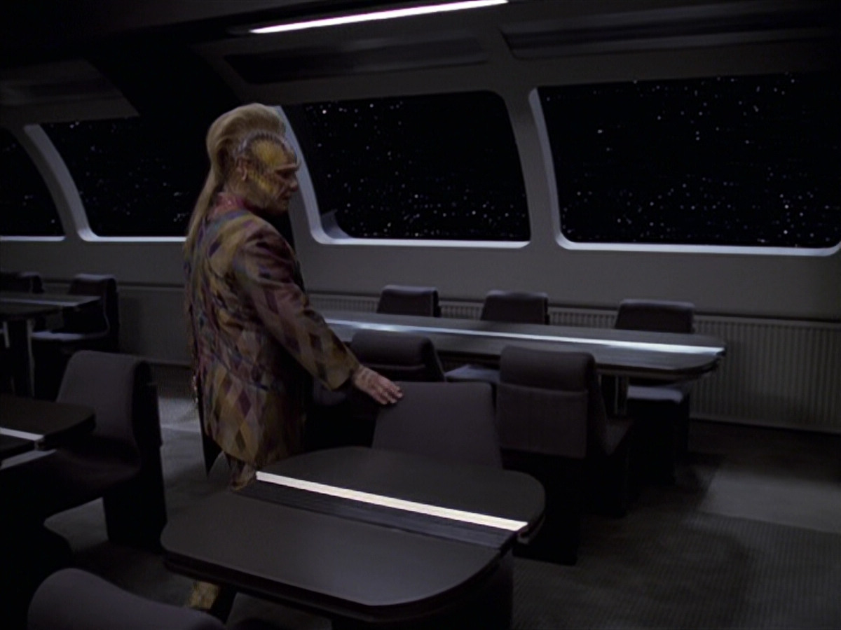 extant_StarTrek_VOY_6x25-TheHauntingOfDeckTwelve_00025.jpg