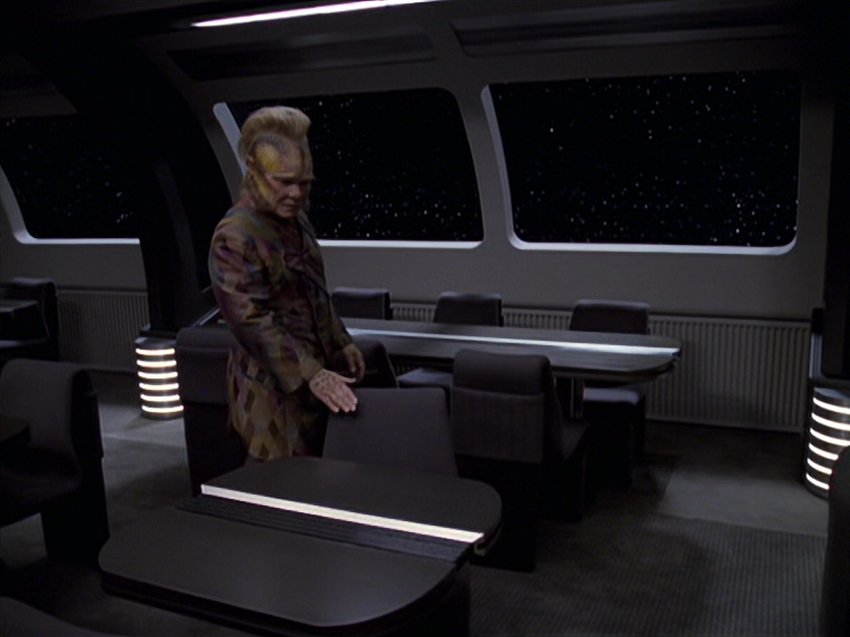 extant_StarTrek_VOY_6x25-TheHauntingOfDeckTwelve_00026.jpg