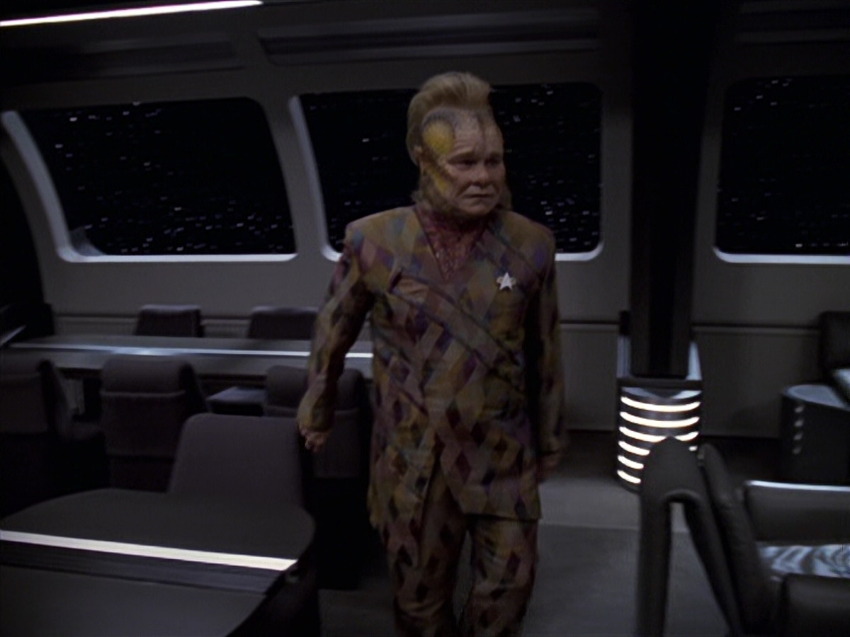 extant_StarTrek_VOY_6x25-TheHauntingOfDeckTwelve_00032.jpg