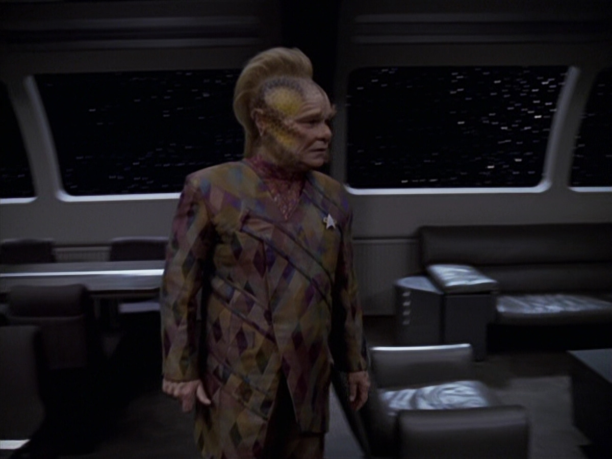 extant_StarTrek_VOY_6x25-TheHauntingOfDeckTwelve_00033.jpg