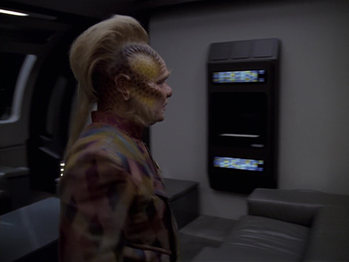 extant_StarTrek_VOY_6x25-TheHauntingOfDeckTwelve_00036.jpg