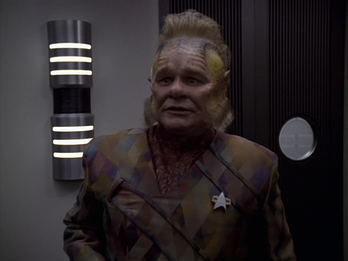 extant_StarTrek_VOY_6x25-TheHauntingOfDeckTwelve_00043.jpg
