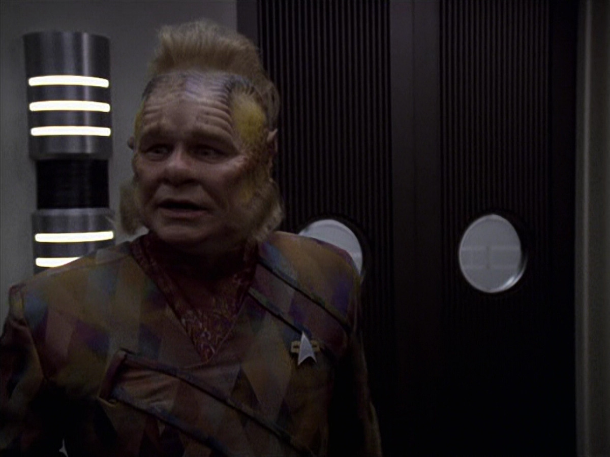 extant_StarTrek_VOY_6x25-TheHauntingOfDeckTwelve_00044.jpg