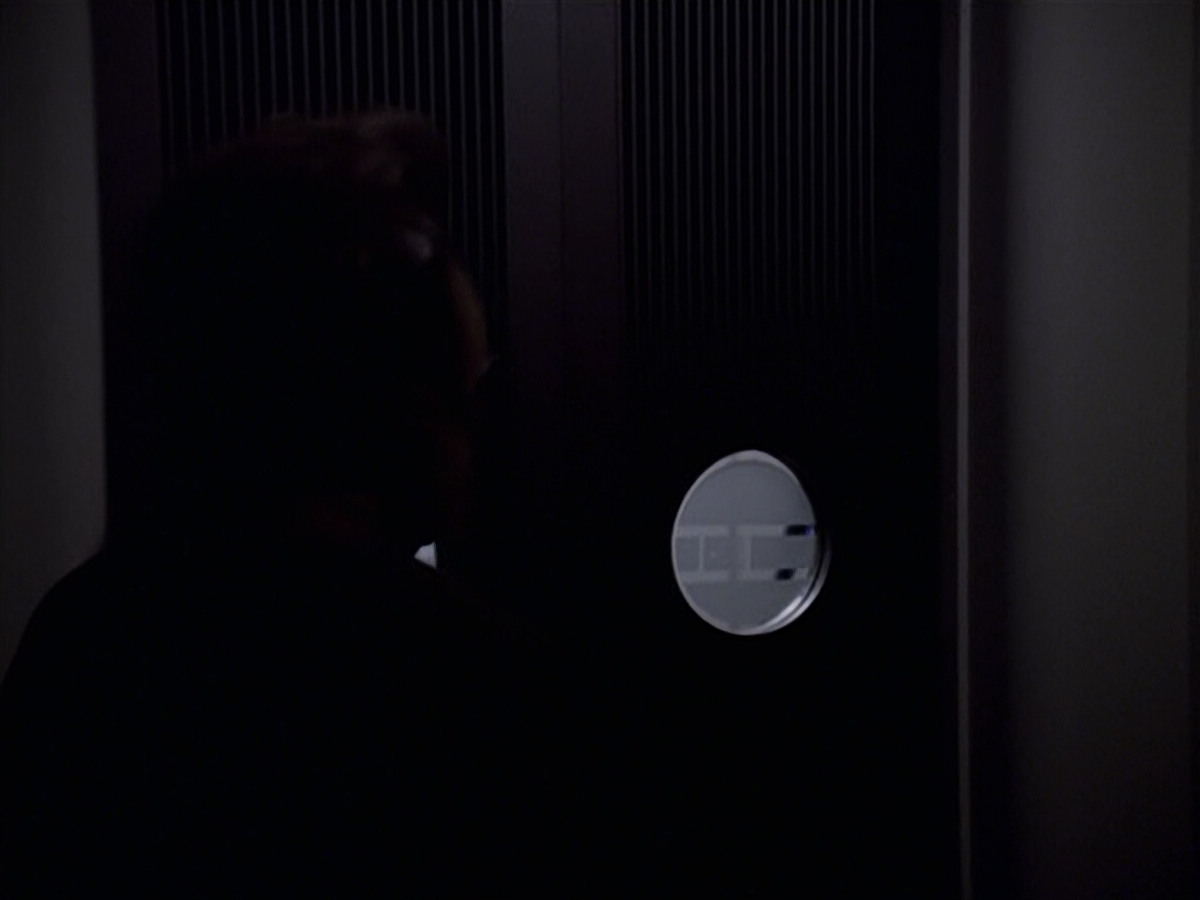 extant_StarTrek_VOY_6x25-TheHauntingOfDeckTwelve_00046.jpg