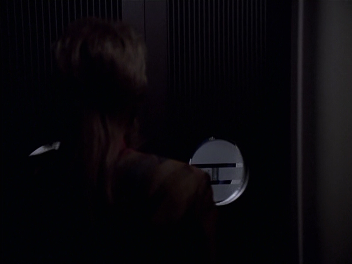 extant_StarTrek_VOY_6x25-TheHauntingOfDeckTwelve_00047.jpg