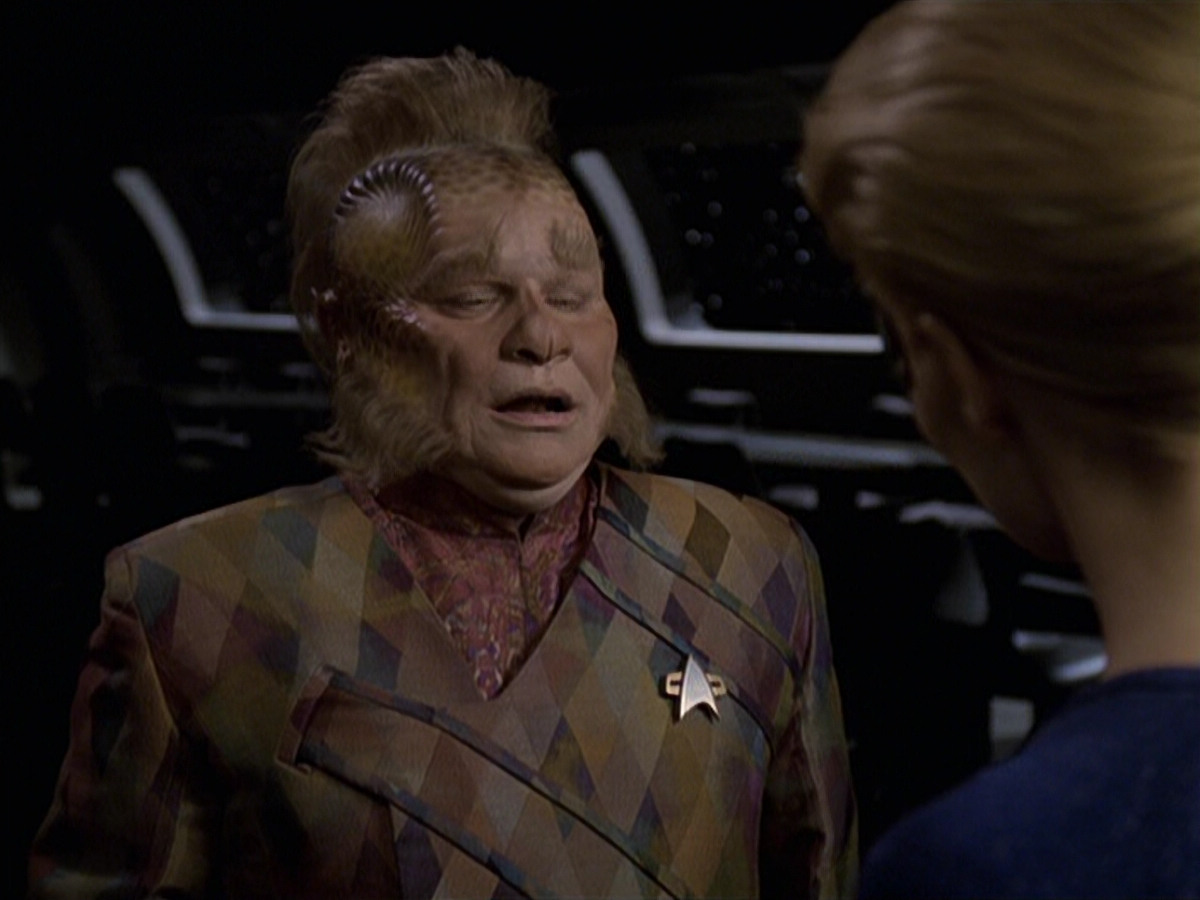 extant_StarTrek_VOY_6x25-TheHauntingOfDeckTwelve_00055.jpg