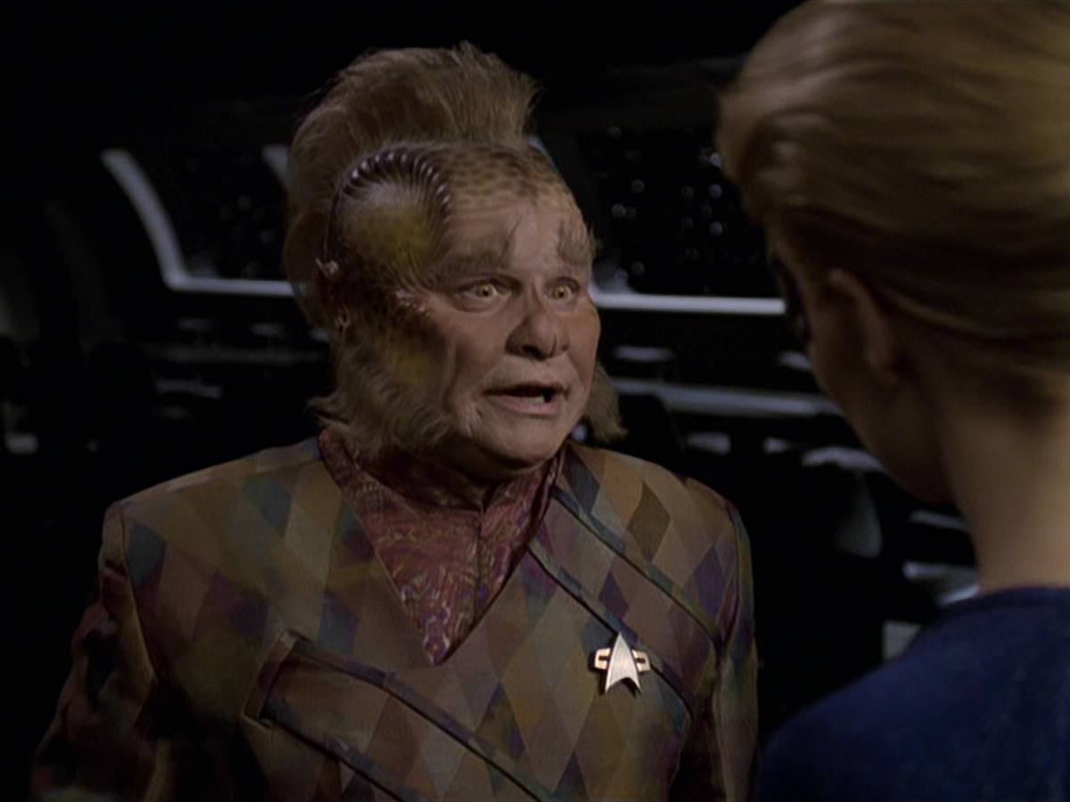 extant_StarTrek_VOY_6x25-TheHauntingOfDeckTwelve_00061.jpg