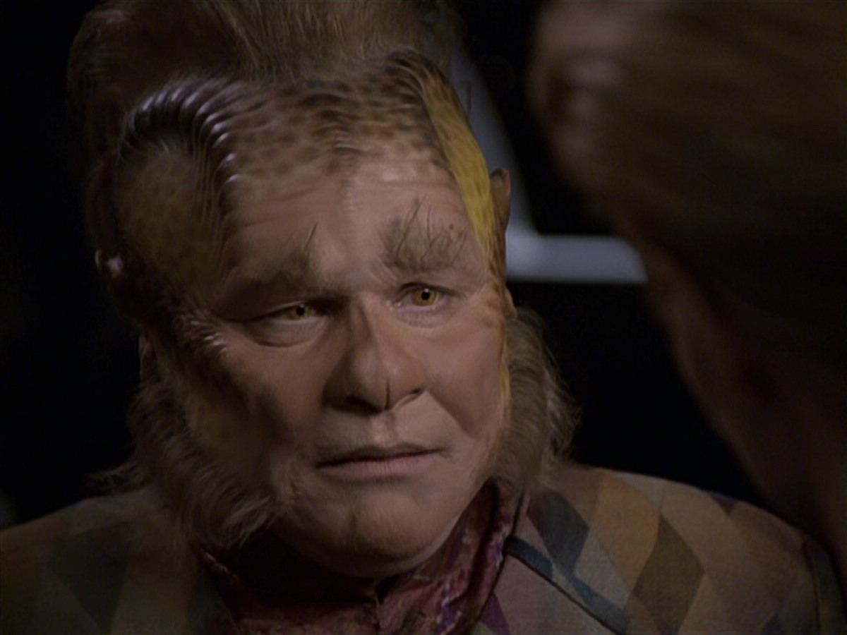 extant_StarTrek_VOY_6x25-TheHauntingOfDeckTwelve_00087.jpg