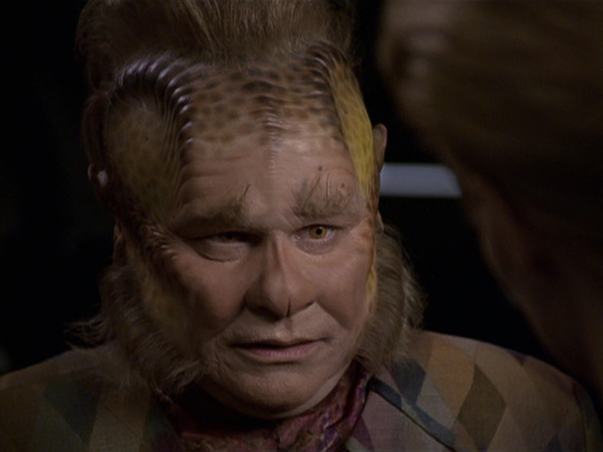 extant_StarTrek_VOY_6x25-TheHauntingOfDeckTwelve_00090.jpg