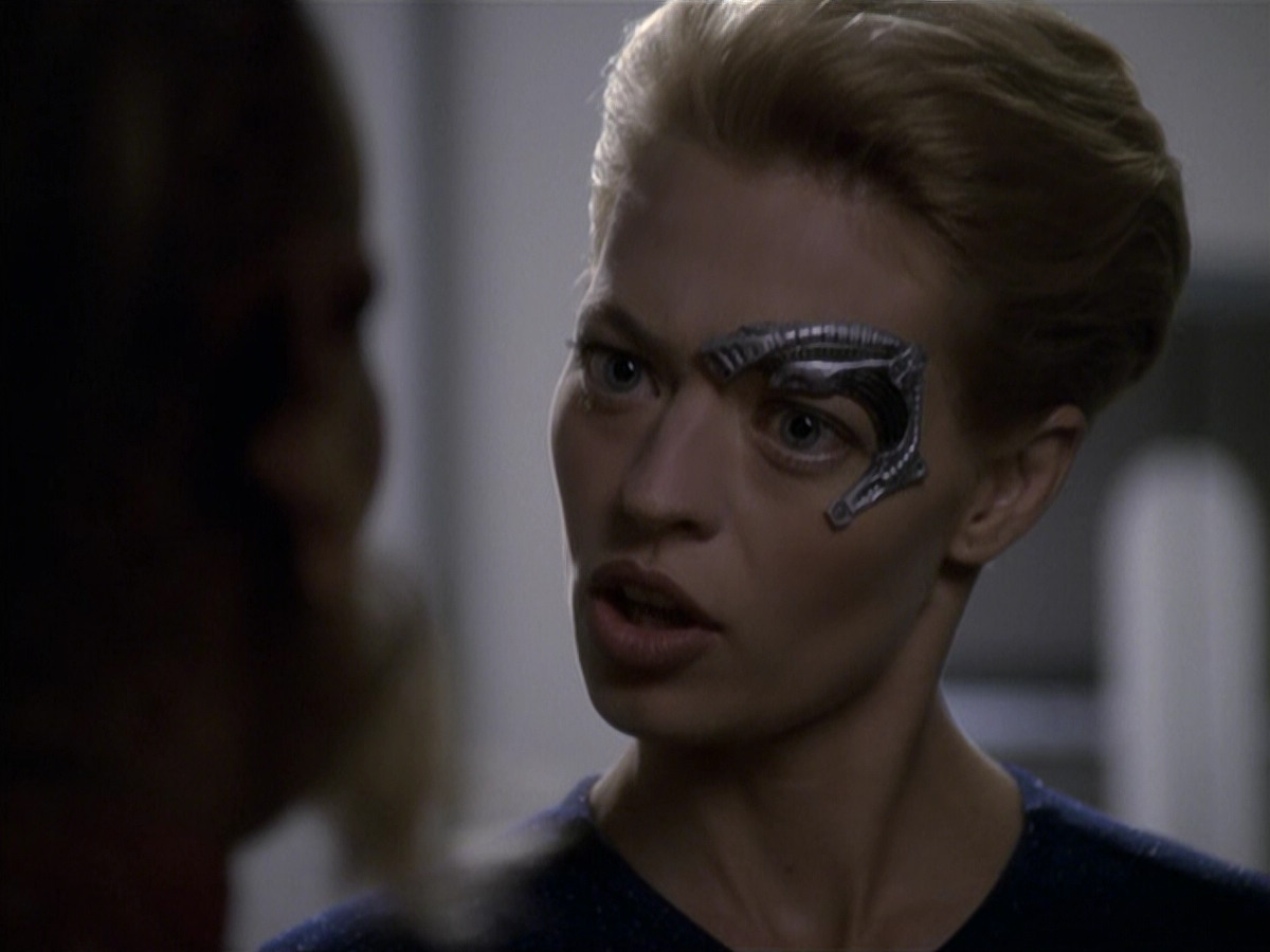 extant_StarTrek_VOY_6x25-TheHauntingOfDeckTwelve_00098.jpg