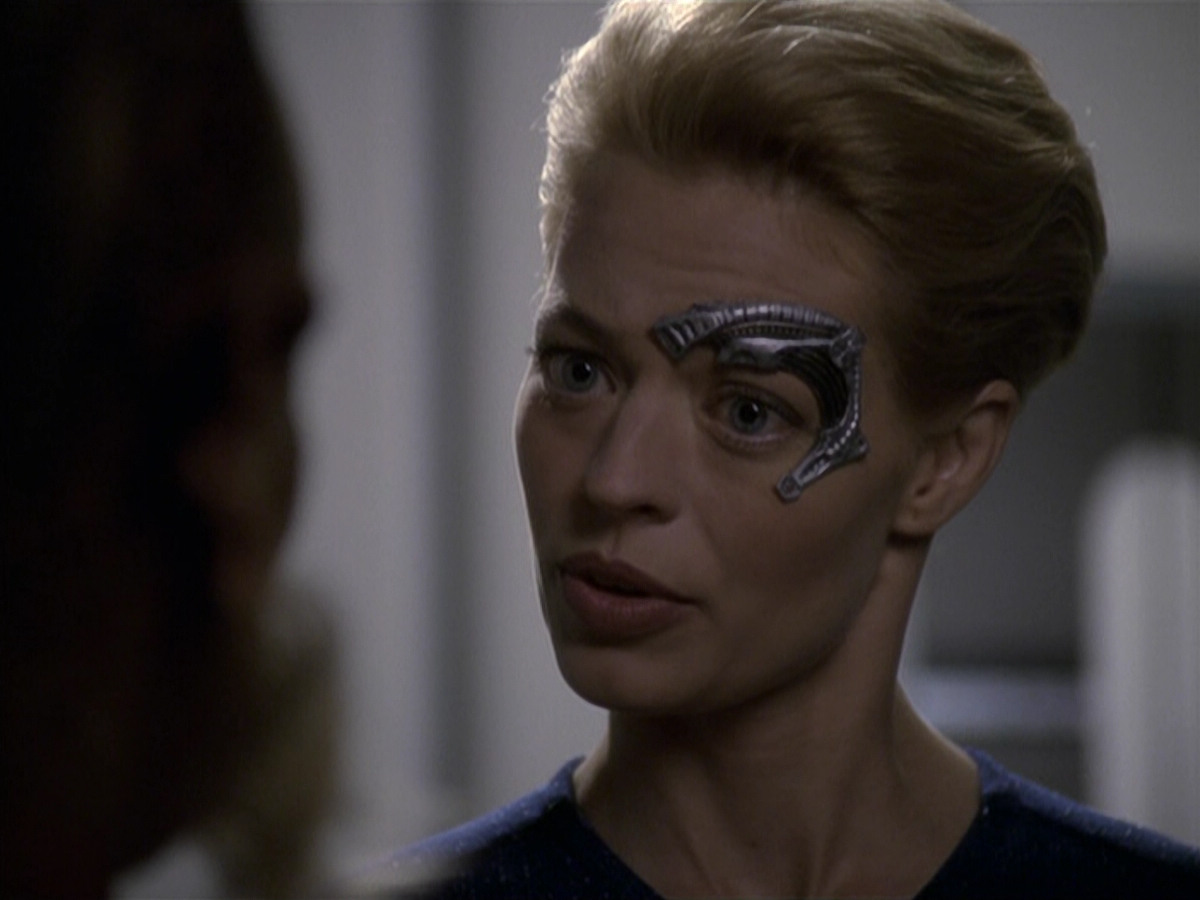 extant_StarTrek_VOY_6x25-TheHauntingOfDeckTwelve_00108.jpg