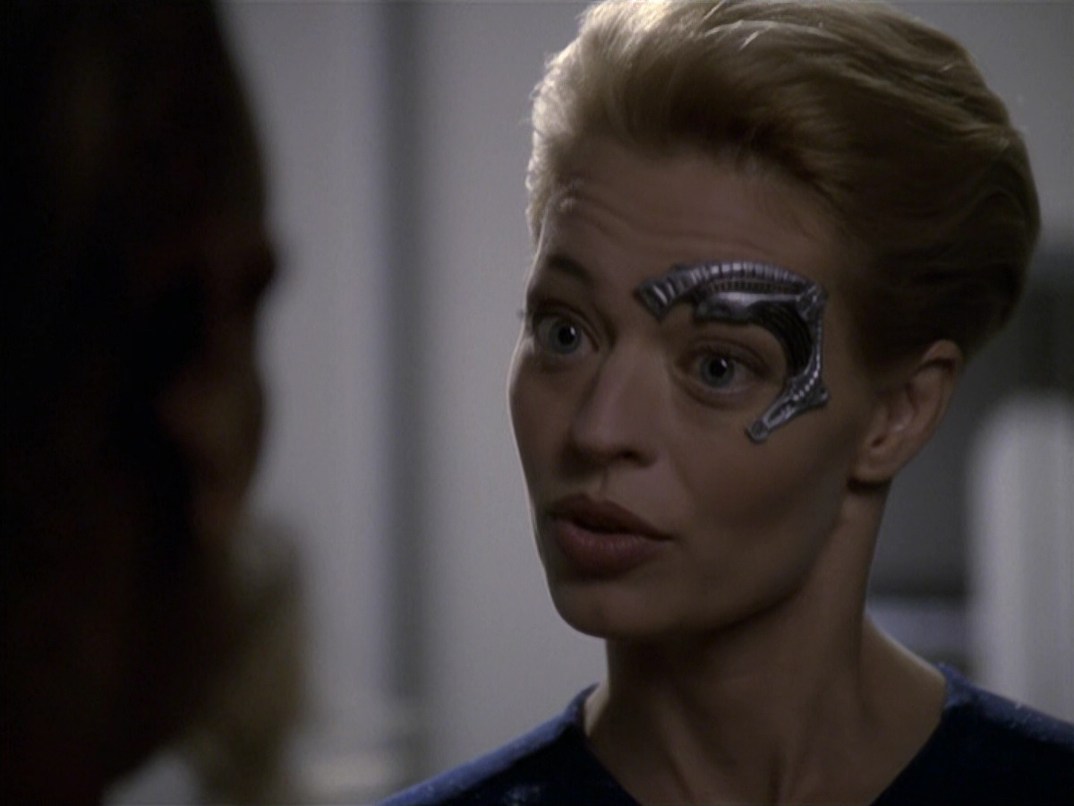 extant_StarTrek_VOY_6x25-TheHauntingOfDeckTwelve_00110.jpg