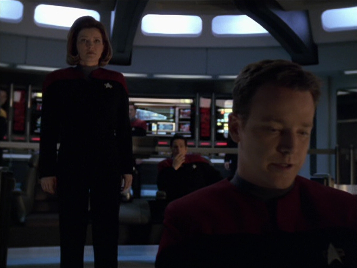 extant_StarTrek_VOY_6x25-TheHauntingOfDeckTwelve_00128.jpg