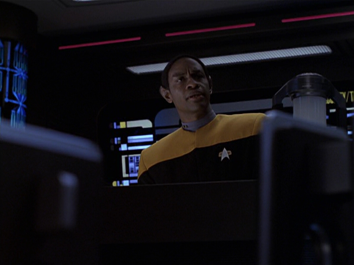 extant_StarTrek_VOY_6x25-TheHauntingOfDeckTwelve_00165.jpg