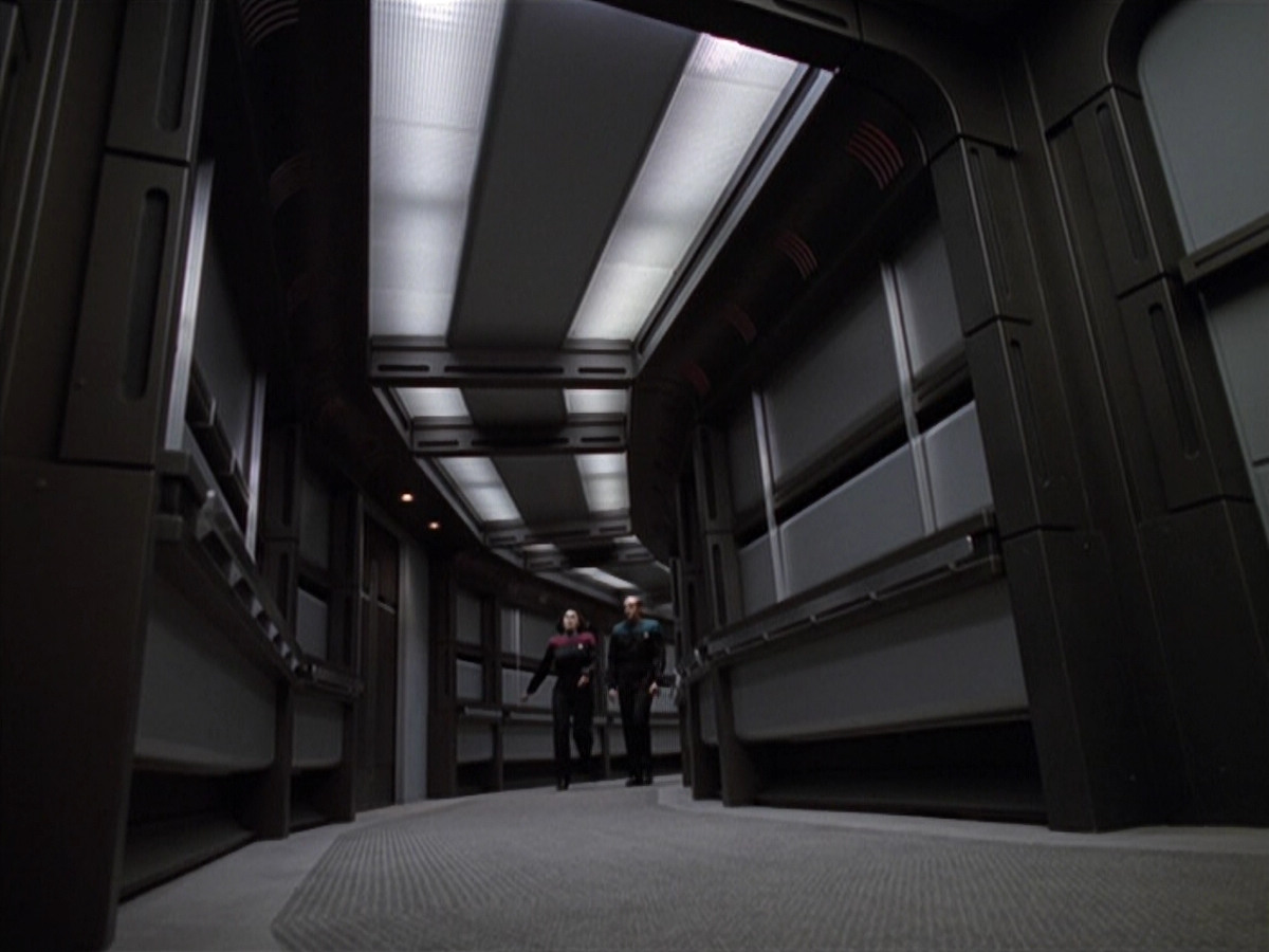 extant_StarTrek_VOY_6x25-TheHauntingOfDeckTwelve_00192.jpg