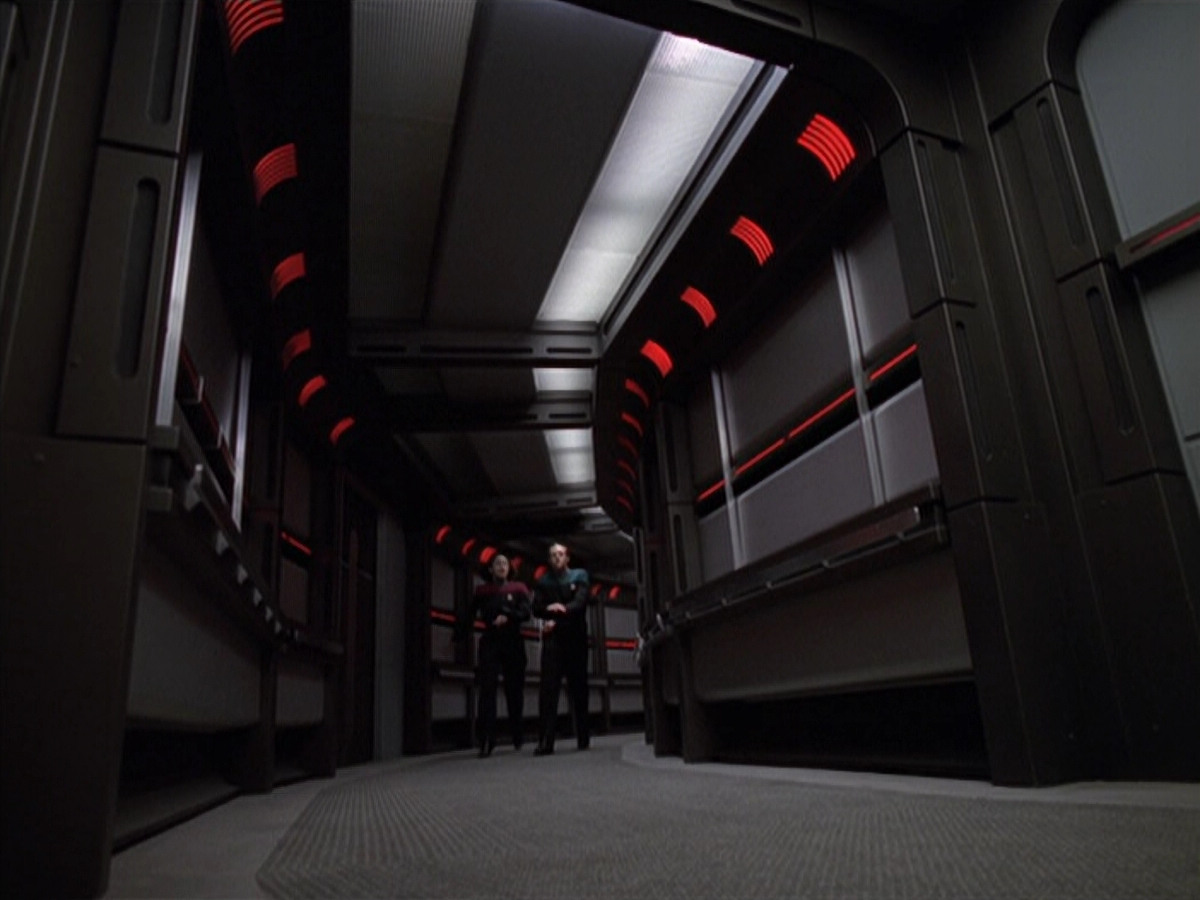 extant_StarTrek_VOY_6x25-TheHauntingOfDeckTwelve_00193.jpg