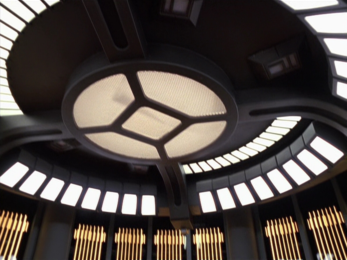 extant_StarTrek_VOY_6x25-TheHauntingOfDeckTwelve_00198.jpg