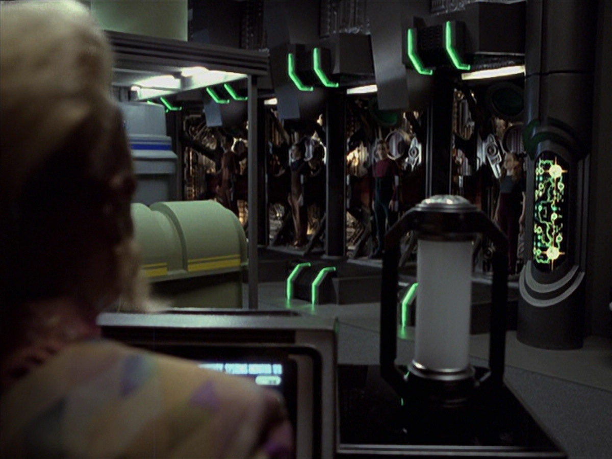 extant_StarTrek_VOY_6x25-TheHauntingOfDeckTwelve_00234.jpg