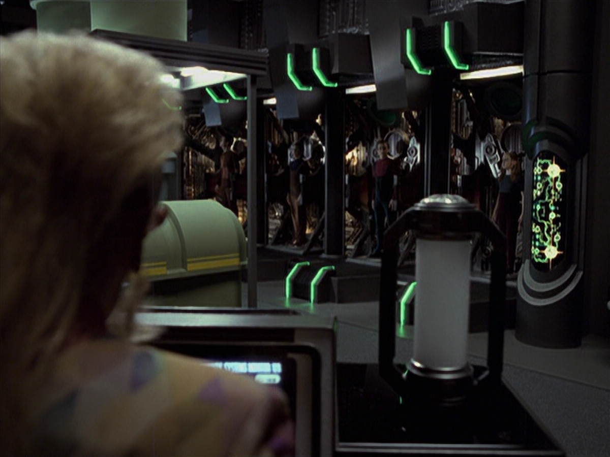 extant_StarTrek_VOY_6x25-TheHauntingOfDeckTwelve_00235.jpg