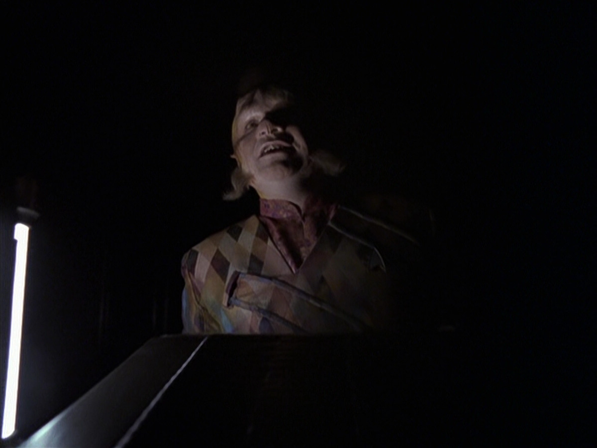 extant_StarTrek_VOY_6x25-TheHauntingOfDeckTwelve_00245.jpg