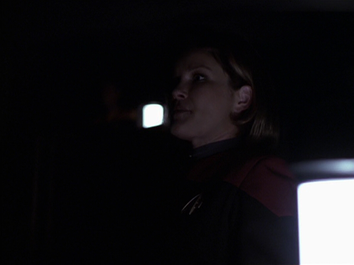 extant_StarTrek_VOY_6x25-TheHauntingOfDeckTwelve_00273.jpg