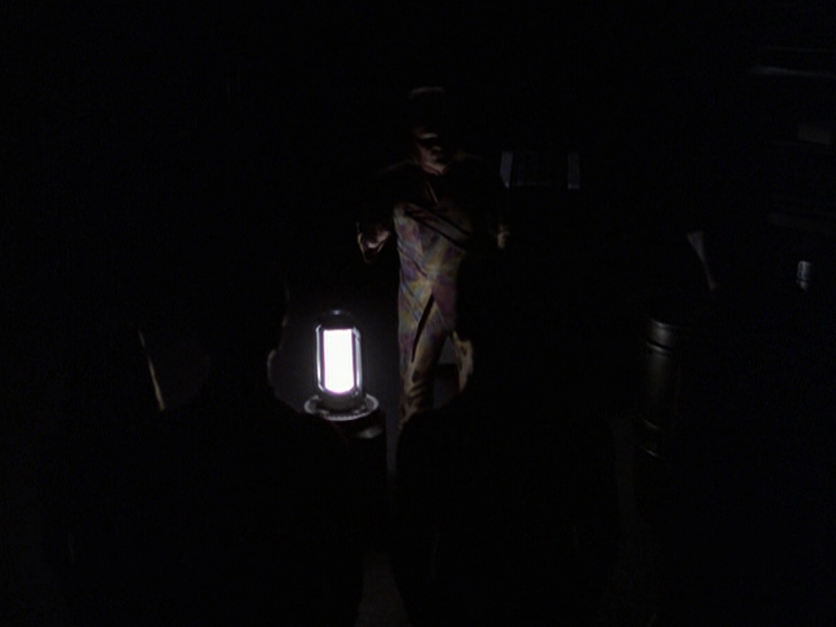extant_StarTrek_VOY_6x25-TheHauntingOfDeckTwelve_00458.jpg