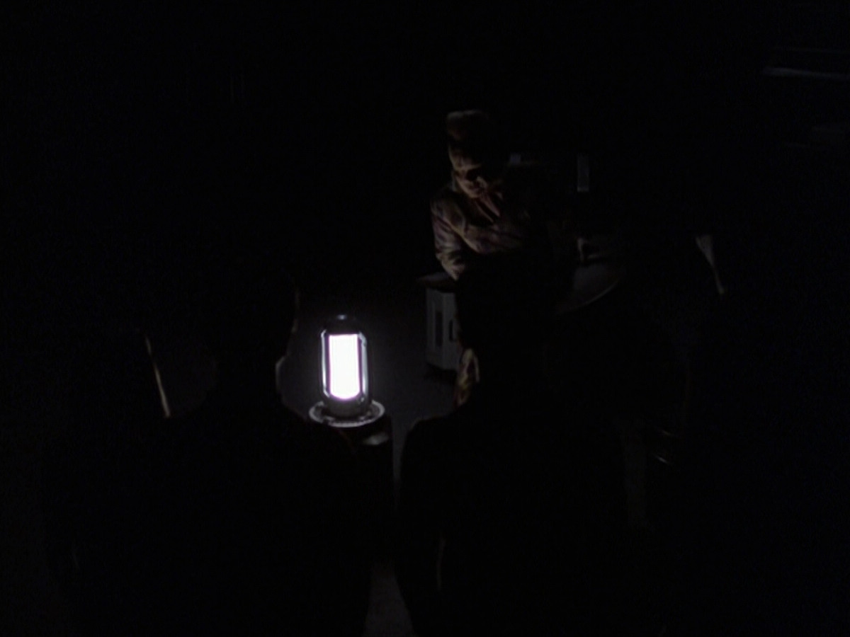 extant_StarTrek_VOY_6x25-TheHauntingOfDeckTwelve_00461.jpg