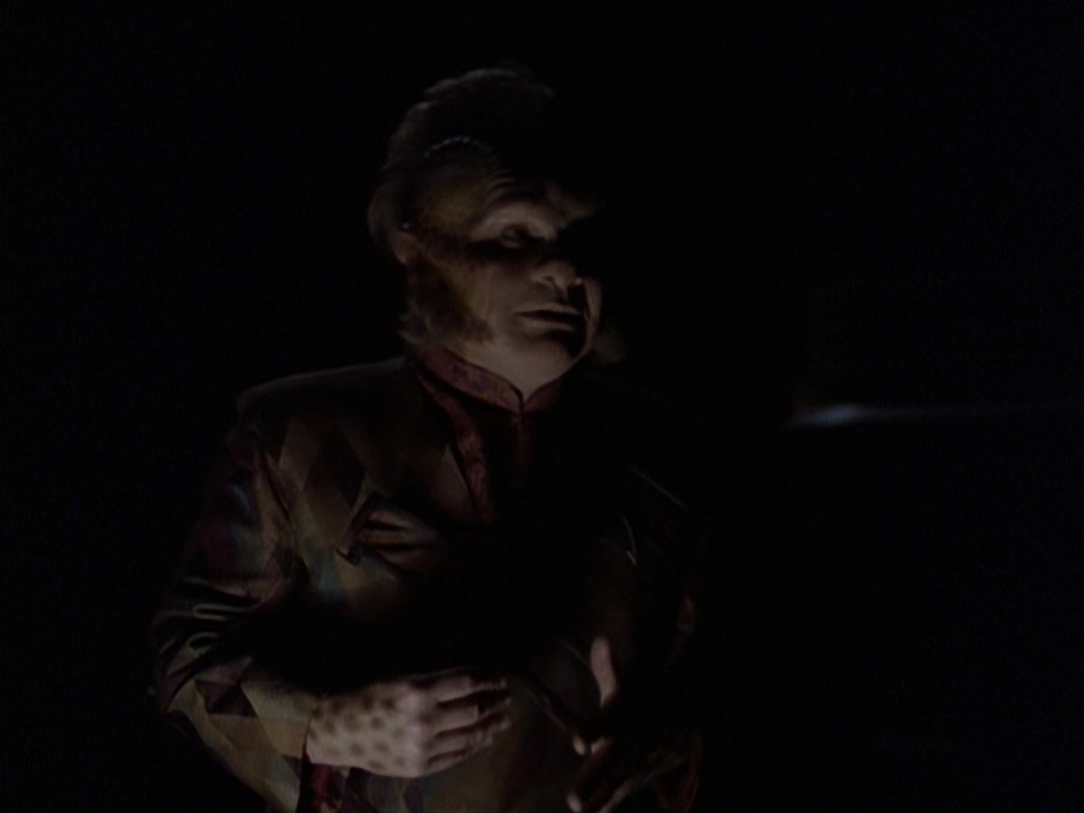 extant_StarTrek_VOY_6x25-TheHauntingOfDeckTwelve_00472.jpg