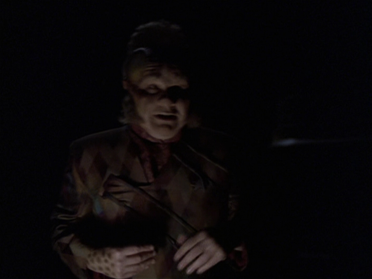 extant_StarTrek_VOY_6x25-TheHauntingOfDeckTwelve_00473.jpg