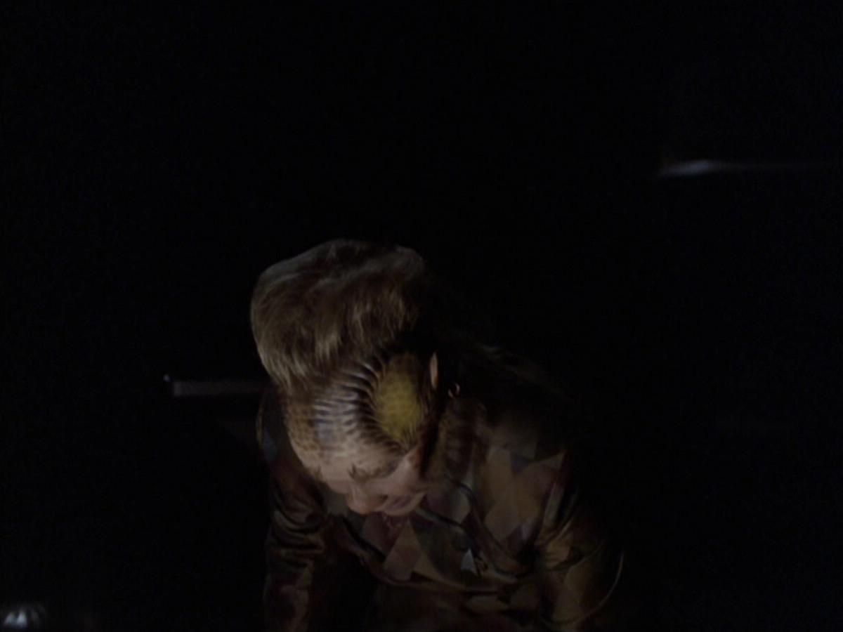 extant_StarTrek_VOY_6x25-TheHauntingOfDeckTwelve_00483.jpg