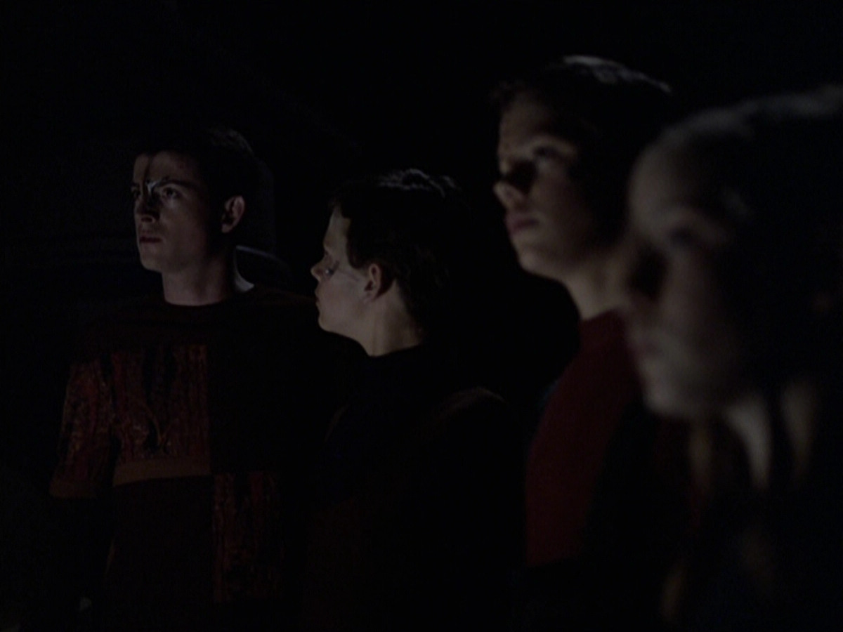 extant_StarTrek_VOY_6x25-TheHauntingOfDeckTwelve_00491.jpg