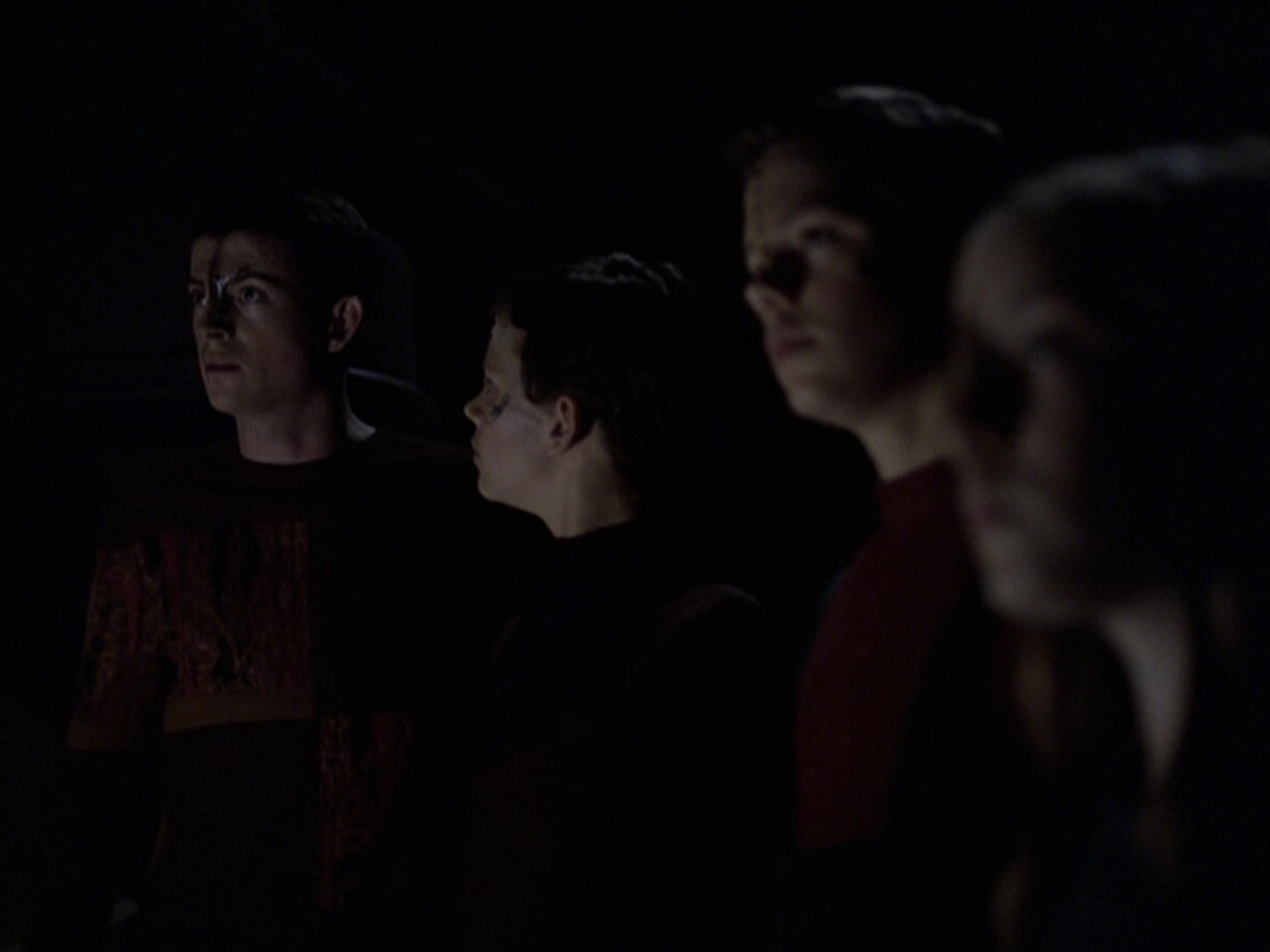 extant_StarTrek_VOY_6x25-TheHauntingOfDeckTwelve_00492.jpg