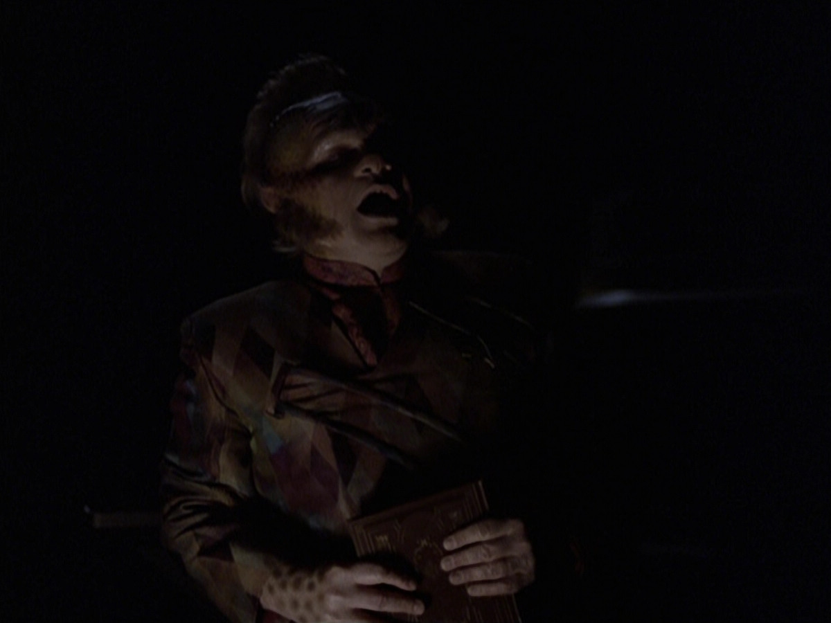 extant_StarTrek_VOY_6x25-TheHauntingOfDeckTwelve_00493.jpg