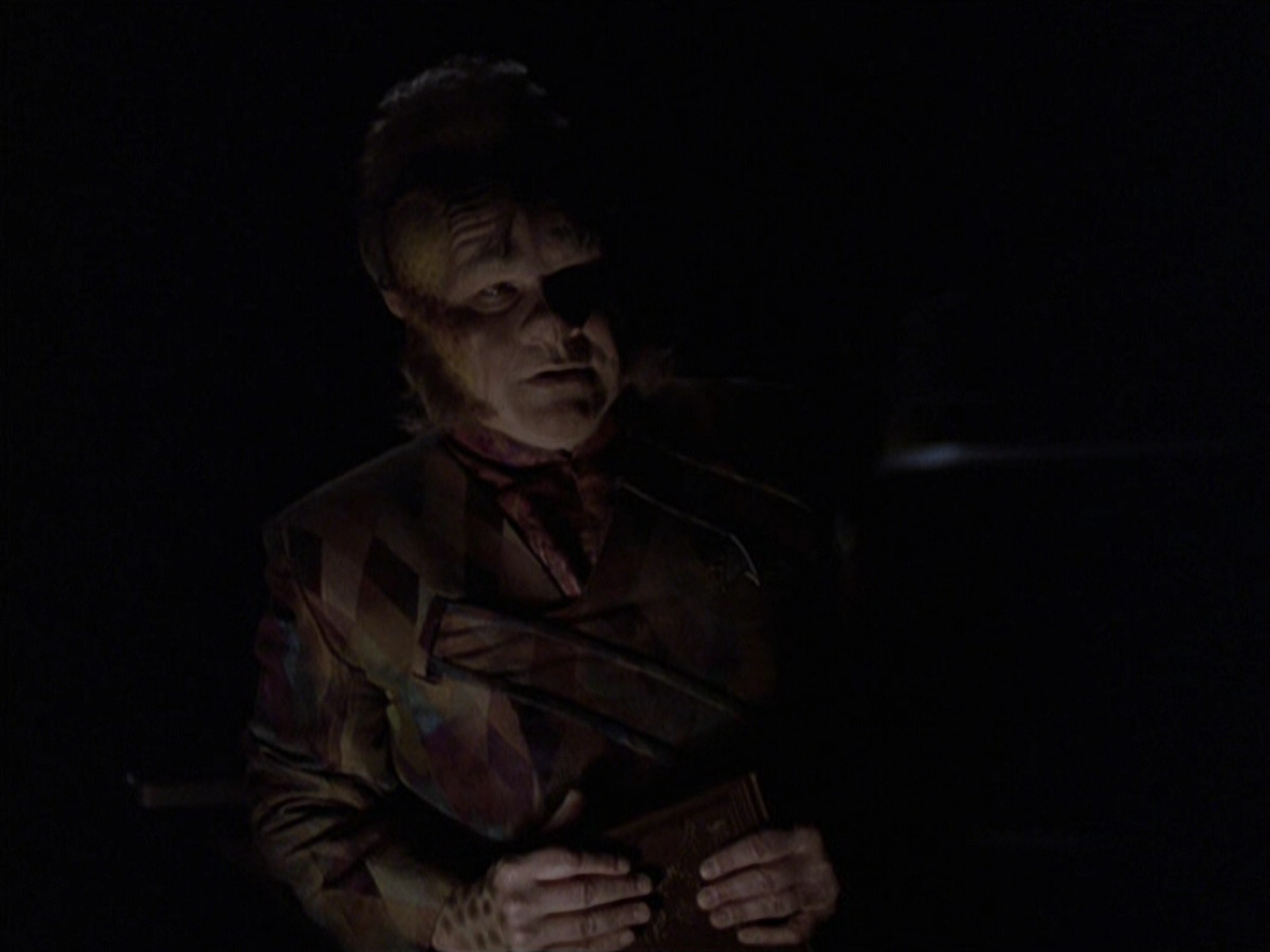 extant_StarTrek_VOY_6x25-TheHauntingOfDeckTwelve_00498.jpg