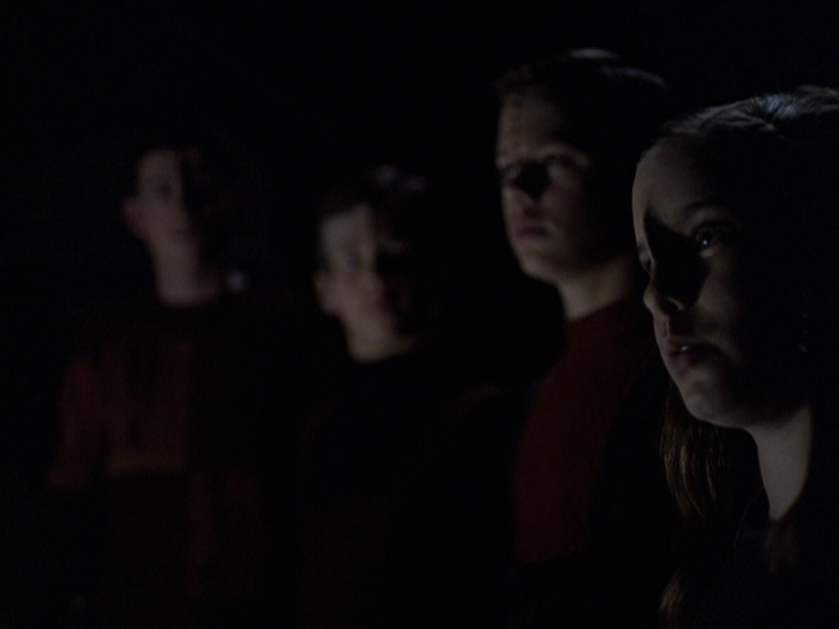 extant_StarTrek_VOY_6x25-TheHauntingOfDeckTwelve_00500.jpg